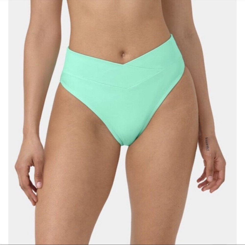 Halara Bikini Bottom Mint Green
Size: Small
NWT